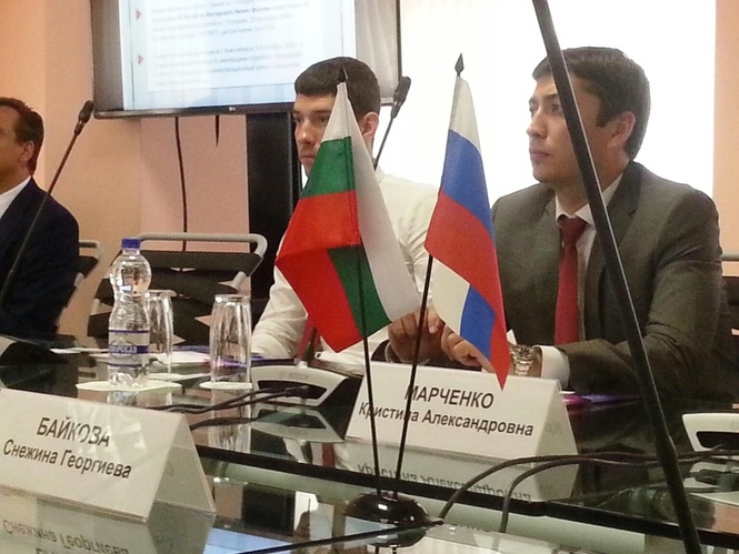 Татьяна Медведева и Игорь Мошкин участвуют в деловой встече с делегацией из Болгарии