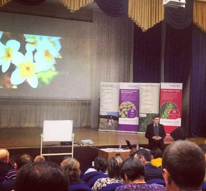 Профессор Зеленский выступает на семинаре в Удмуртии (Ижвеск) в феврале 2017